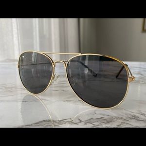 NWOT Classic Aviator Style Sunglasses